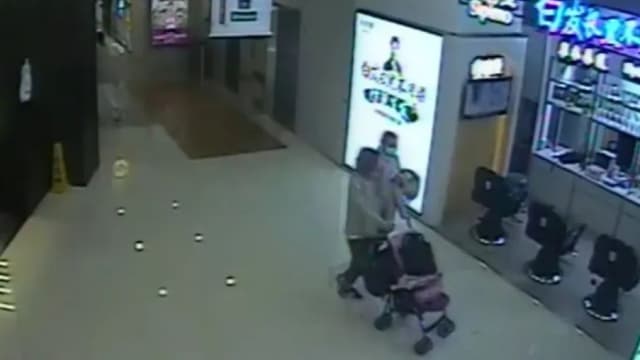 合伙盗窃500元商品 中国两女为免坐牢狂生11子