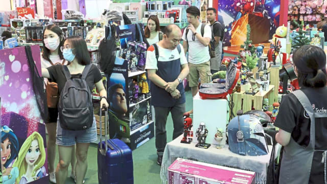 国人到柔佛州购物庆佳节 马国人担心物价会高涨