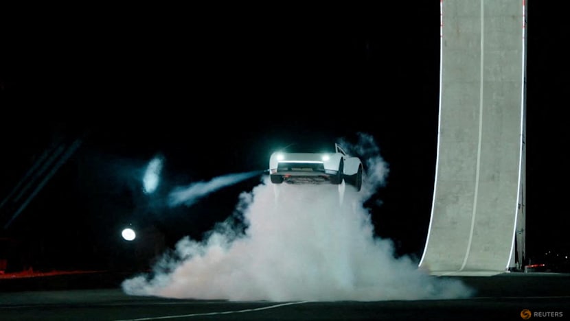 Tesla's new Roadster turns in air with SpaceX thrusters, won't land until 2028