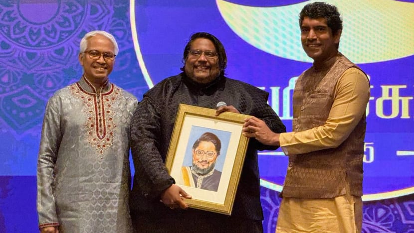 "பாடத்தைத் தாண்டி தமிழை நேசிக்க கலைகளே சிறந்த வழி: 'செய்தி'யின் தமிழ்த்தோழர் விருது பெற்ற வடிவழகன்