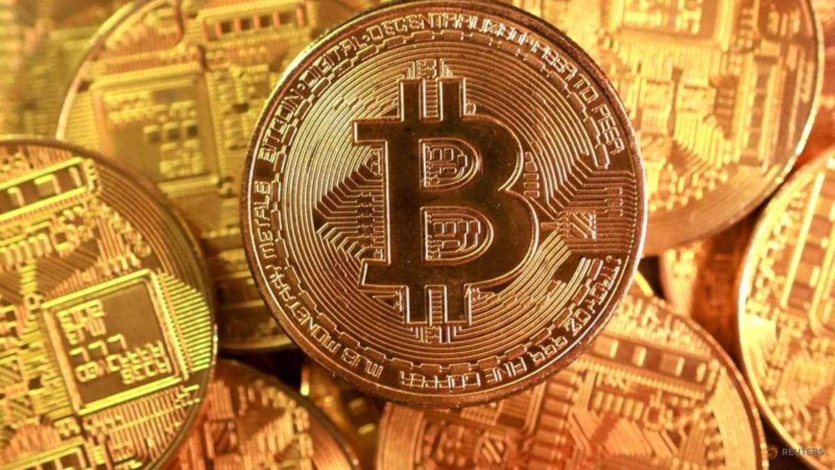 Bitcoin bears dominate: odds of year-end price below $90,000 rise