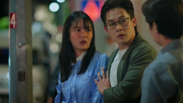 职不值得（第13集）：文凯默默照顾容佳