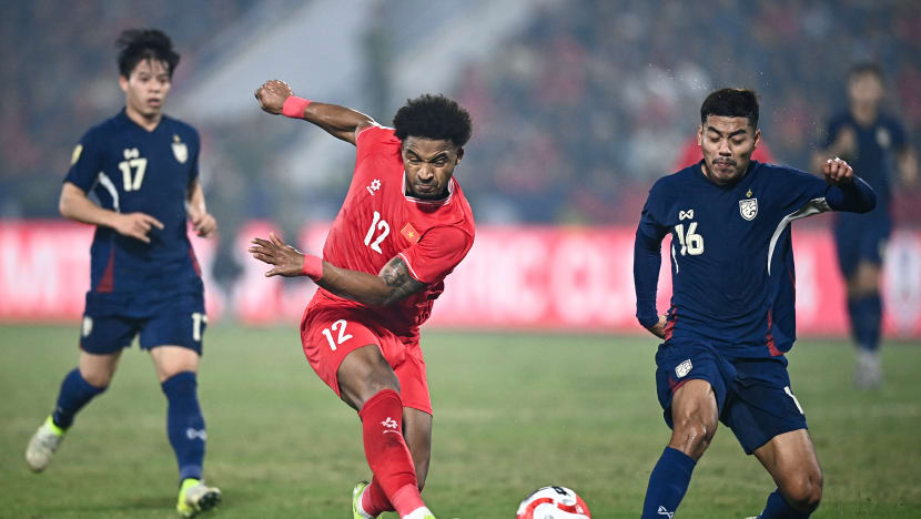 Vietnam kalahkan Thailand 2-1 dalam perlawanan pertama pusingan akhir Piala ASEAN Mitsubishi Electric Vietnam kalahkan Thailand 2-1 dalam perlawanan pertama pusingan akhir Piala ASEAN Mitsubishi Electric