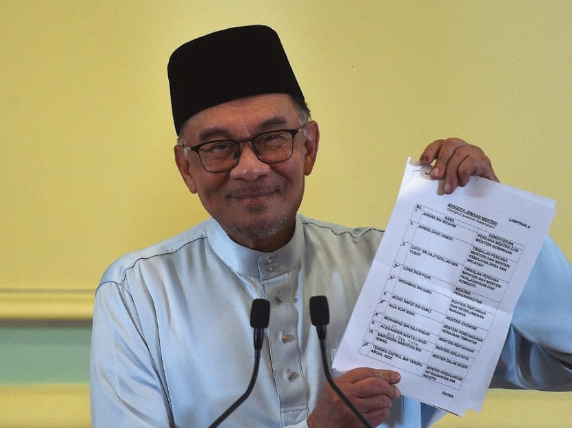 Anwar unveils Malaysia Cabinet; Ahmad Zahid and Fadillah Yusof to serve as his deputies Anwar unveils Malaysia Cabinet; Ahmad Zahid and Fadillah Yusof to serve as his deputies