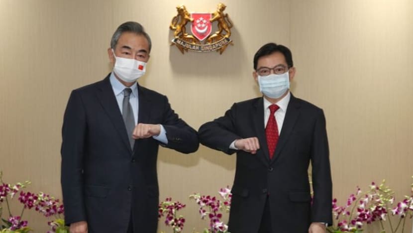 Menteri Luar China Wang Yi bertemu DPM Heng, Menteri Balakrishnan pada hari pertama lawatan kerja ke S'pura Menteri Luar China Wang Yi bertemu DPM Heng, Menteri Balakrishnan pada hari pertama lawatan kerja ke S'pura