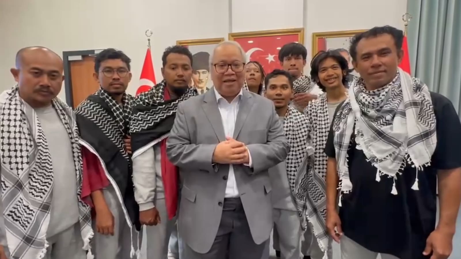 Disiksa dan disetrum tentara Israel, 9 WNI relawan Gaza akhirnya bebas