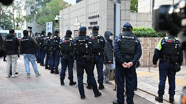 香港支联会颠覆政权案开审 三名前领导人被控违反国安法