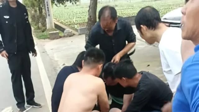 阻男子对女施暴被咬掉鼻    湖南老翁获评见义勇为勇士