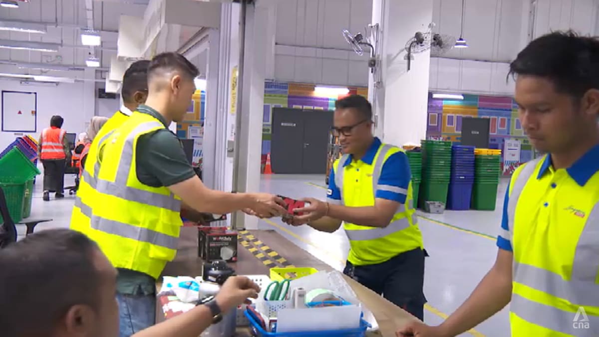 Haze in Singapore: Companies step up precautions for outdoor workers