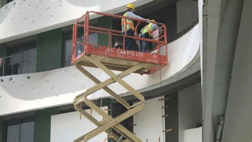 Penduduk lega selepas rekahan besar tembok blok HDB Punggol diperbaiki Penduduk lega selepas rekahan besar tembok blok HDB Punggol diperbaiki