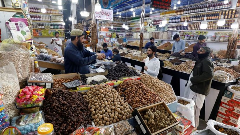 Pakistan consumer inflation slows to weakest in nearly a decade