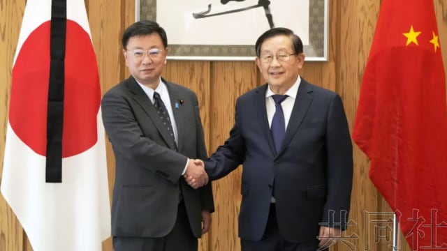 中日首脑互相发送贺词 共同努力维持关系