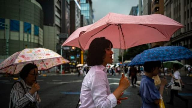 台风兰恩逼近日本 航班和列车服务将停运