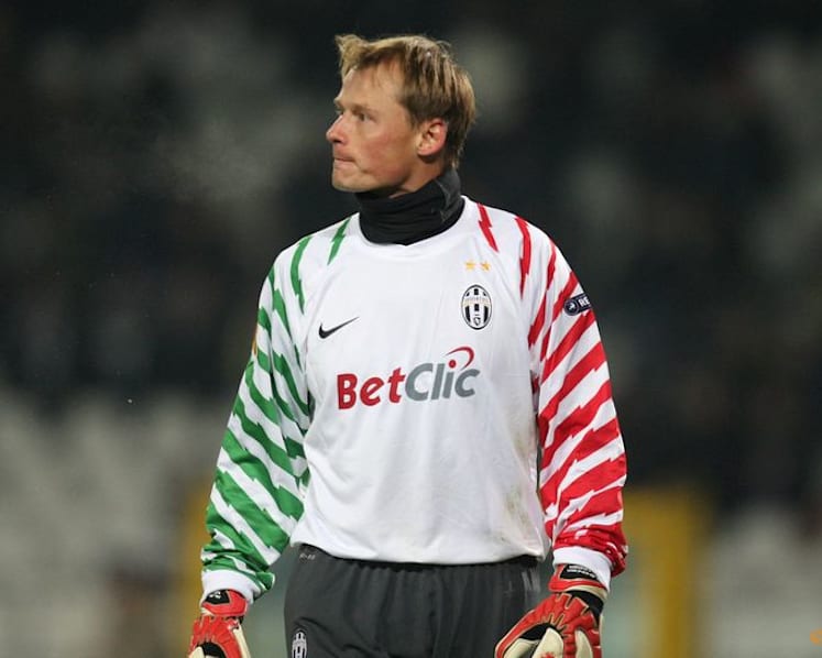 Former Austria goalkeeper Manninger dies at 48 after car hit by train
