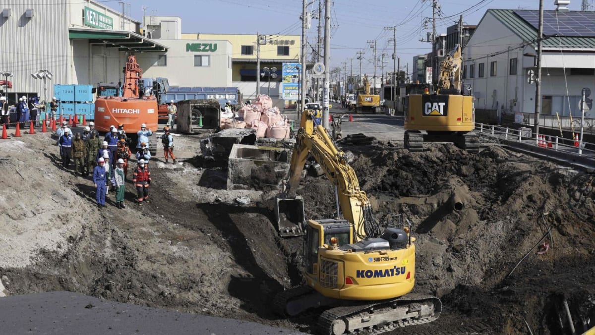 Rescuers build slope to reach man trapped for days in Japan sinkhole Rescuers build slope to reach man trapped for days in Japan sinkhole