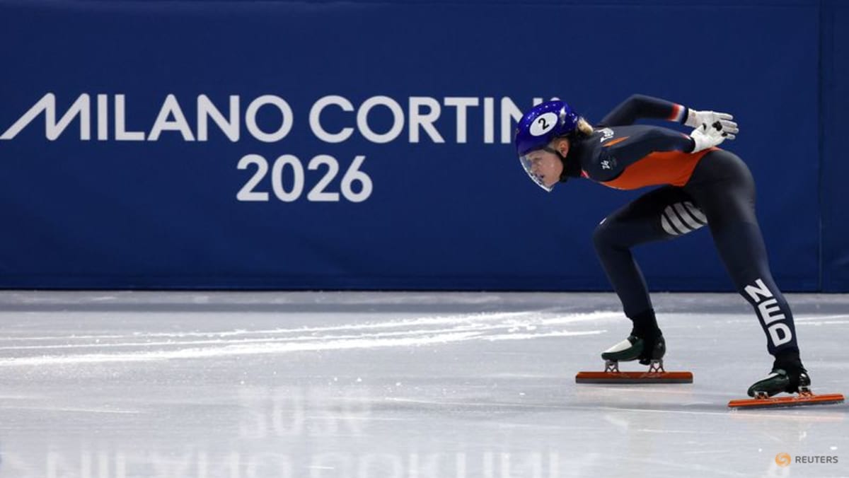 Short Track-Dutch skater Xandra Velzeboer sets women's 500 metres world record