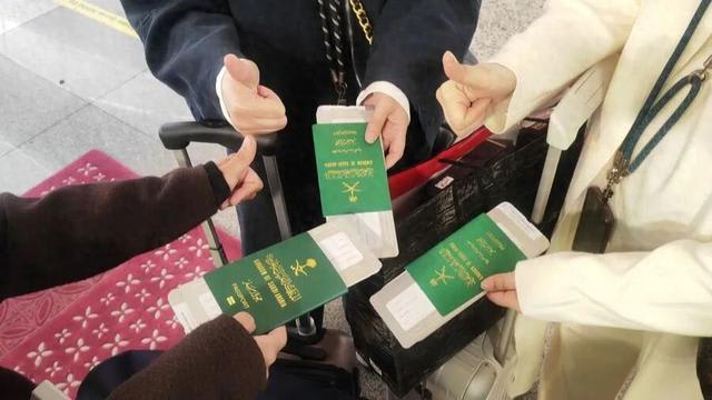 七人40件行李！中东游客上海浦东机场行李重量超过250公斤