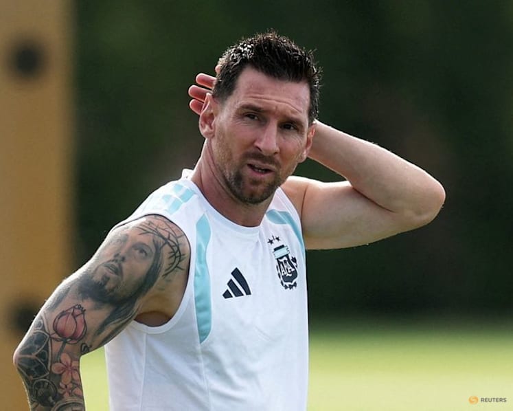Savour every Messi moment rather than count down his games, says De Paul
