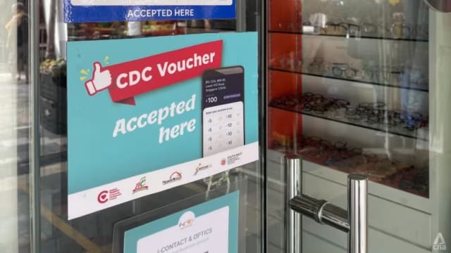 茶水摊员工被指用个人公司户头 收取顾客邻里购物券