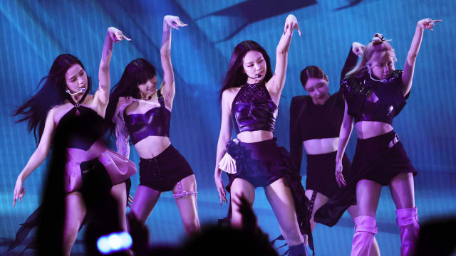 BLACKPINK Lisa演唱会再动怒！ 机警反应救了Rosé和Jennie