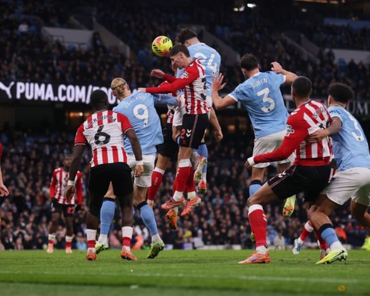 Aston Villa stun leaders Arsenal, Man City close gap to two points, Liverpool held by Leeds