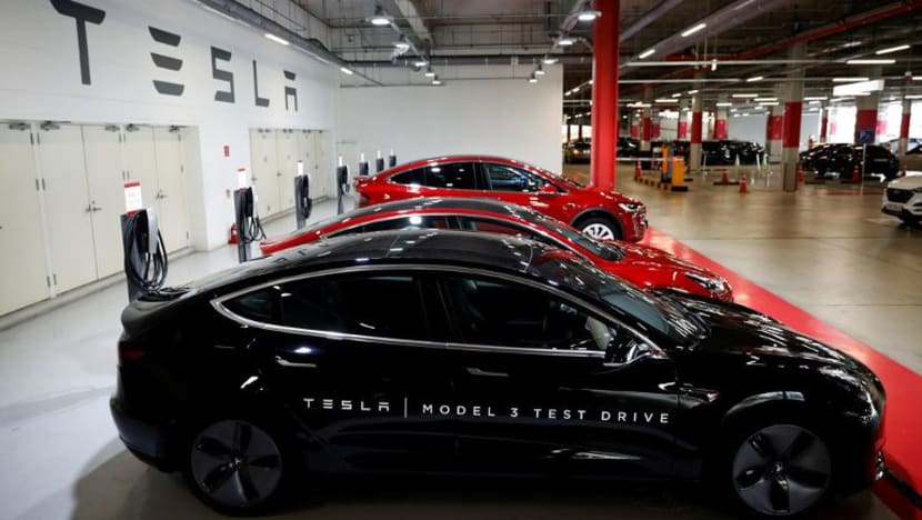 Tesla ambil pekerja penyenggaraan di S'pura Tesla ambil pekerja penyenggaraan di S'pura