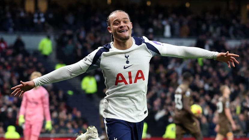 Simons gives Tottenham home cheer as Frank says players finally on same page