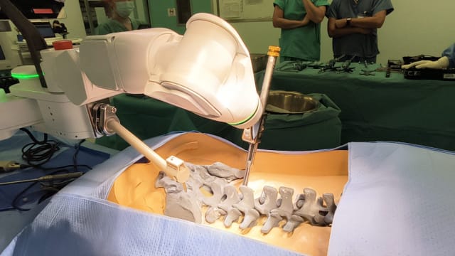 陈笃生医院采用机器人辅助技术 完成逾120次脊柱手术