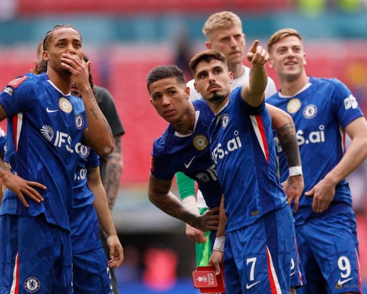 Chelsea steady the ship by booking spot in FA Cup final