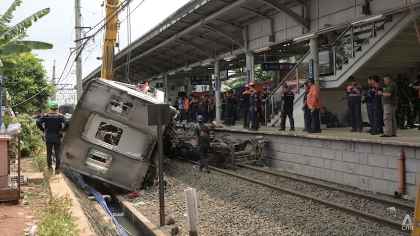Train collision kills 15, injures dozens near Jakarta