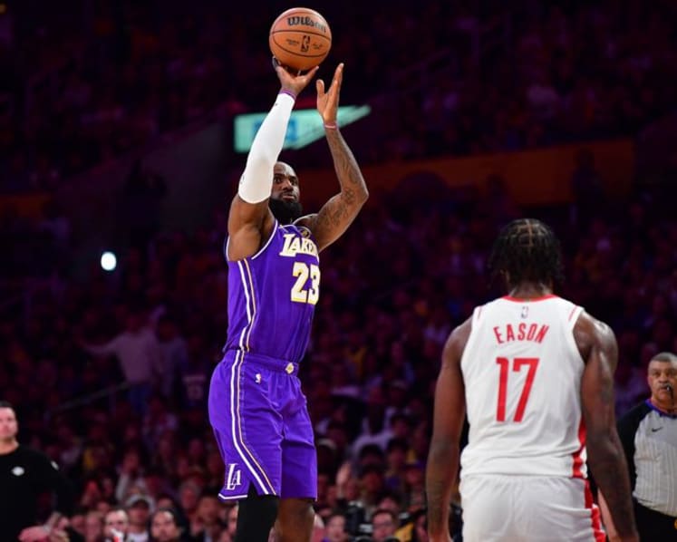 NBA-LeBron thanks Lakers ahead of free agency departure: 'Hope I made a few proud'