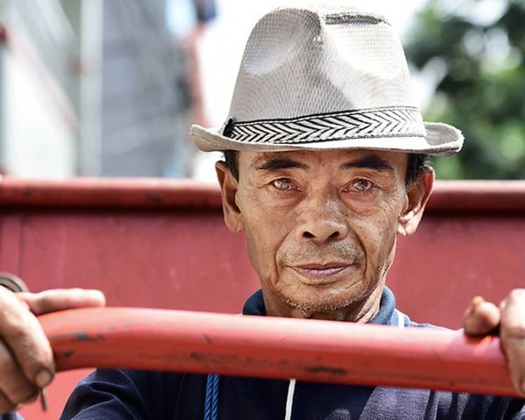 Asia's Toughest Jobs: The garbage collector who keeps Indonesia clean