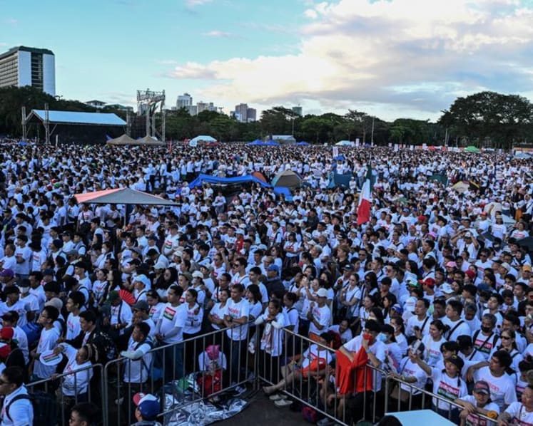 Thousands in Philippine capital hold second day of anti-graft protests