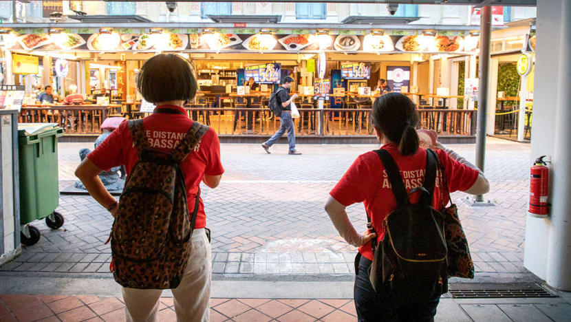 38 individuals who are not fully vaccinated caught dining at hawker centres: NEA