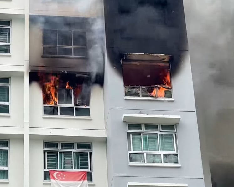 50 residents evacuated from Telok Blangah HDB block after unit catches fire 