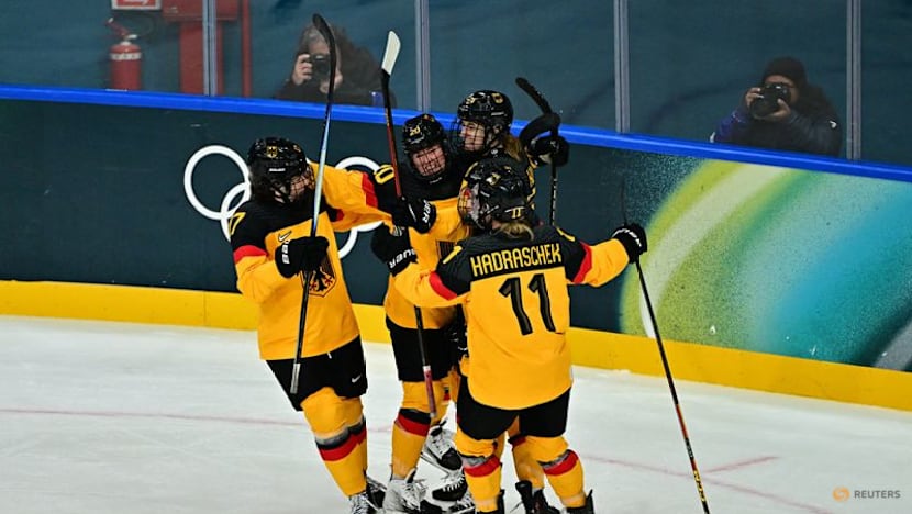 Ice hockey-Germany embrace underdog role after clinching second place in Group B
