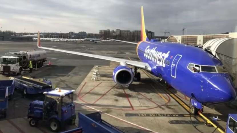 Pesawat Southwest nyaris bertembung dengan jet perniagaan di lapangan terbang Chicago Pesawat Southwest nyaris bertembung dengan jet perniagaan di lapangan terbang Chicago