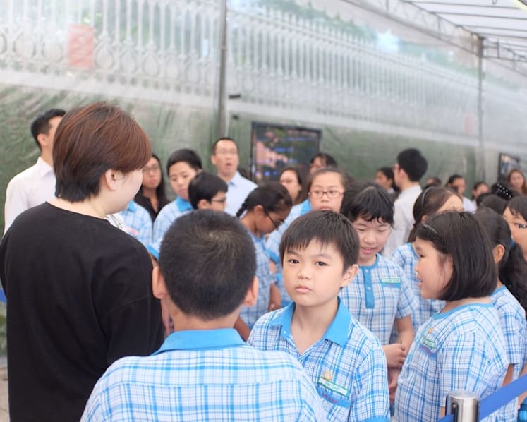 Young and old bid goodbye to S R Nathan