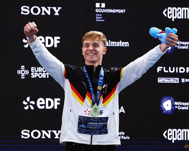 Germany's Liebmann smashes 1500m world record
