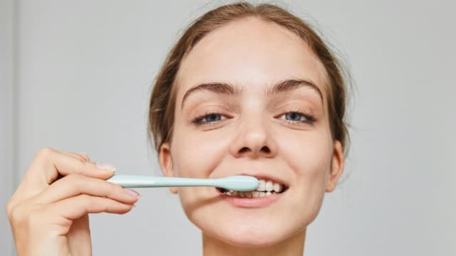 一口皓齿是拼命刷出来的？破解牙齿美白迷思