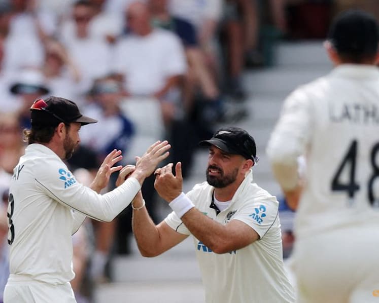 Ravindra puts New Zealand in command against England