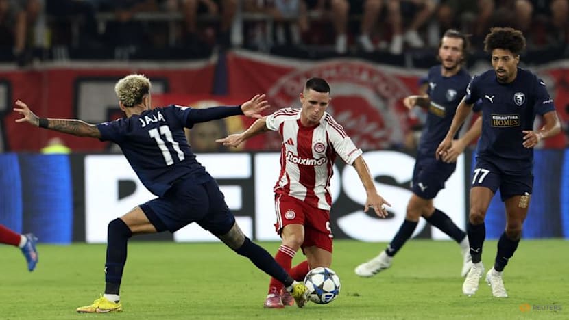 Olympiakos frustrated as 10-man Pafos hold out for goalless draw