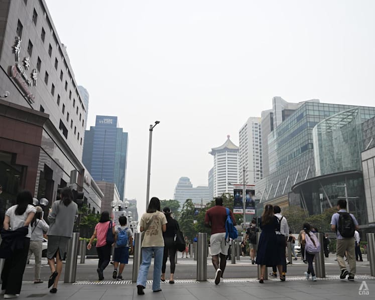 Air quality remains unhealthy across Singapore amid haze