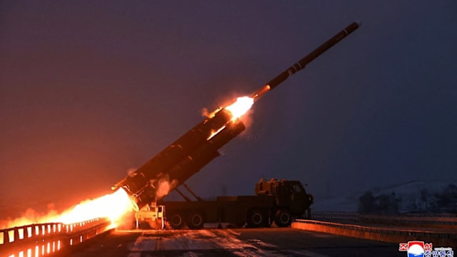 韩国和日本：朝鲜向东部海域发射十多枚弹道导弹