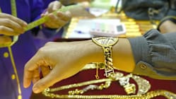 NOTA DARI JAKARTA: Kilauan Emas Untuk Ekonomi Rakyat Indonesia