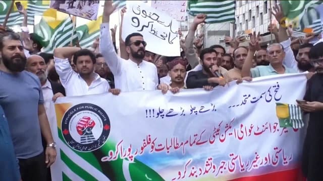 巴控克什米尔警民冲突酿九死 商业学校和交通停运