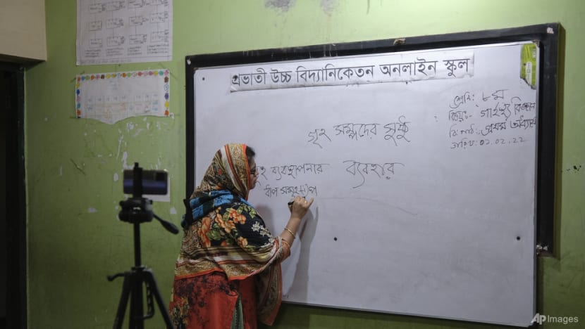 Schools close, fairs on amid Omicron surge in Bangladesh Schools close, fairs on amid Omicron surge in Bangladesh