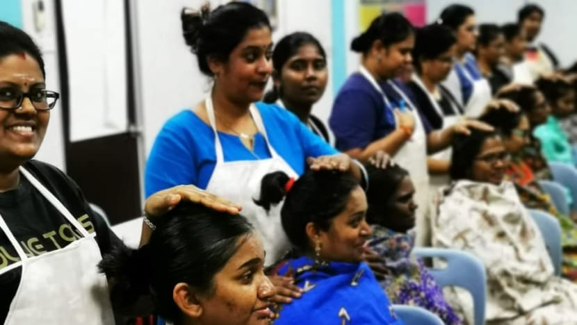 பிரசவத்துக்குப் பின் உதவிக்கு ஆளில்லாமல் தவிக்கும் தாய்மார்கள்....அவர்களுக்கு உதவப் பயிற்சியளிக்கும் மலேசியர்