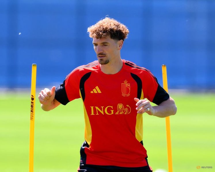 Sunderland sign Belgium defender Meunier on free transfer