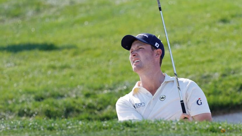 Whaley saves par and 'both hands' in close encounter with alligator